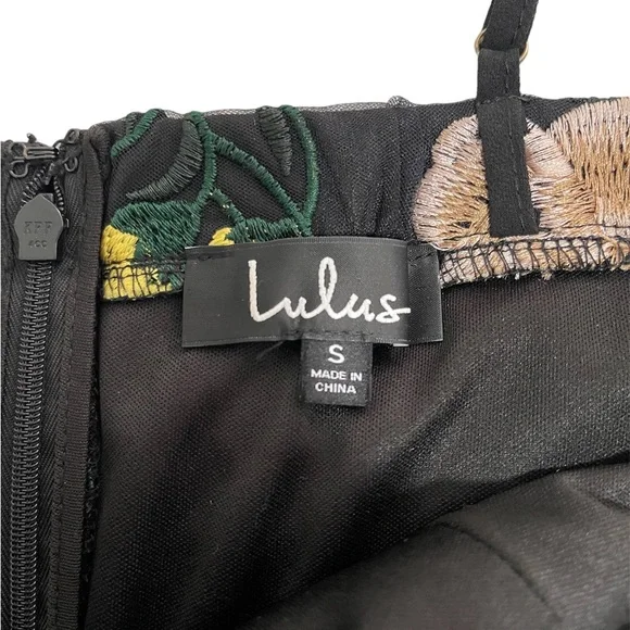 Lulu’s Flower Embroidered Sequin Dress Size Small Black and yellow . - Picture 6 of 11